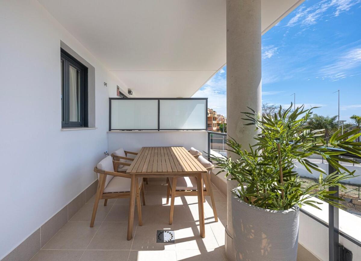 Modern And Bright 2 Bedroom Apt, Swimming Pool And Gym * Estepona
