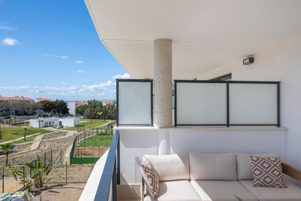 Modern And Bright 2 Bedroom Apt, Swimming Pool And Gym Apartment *