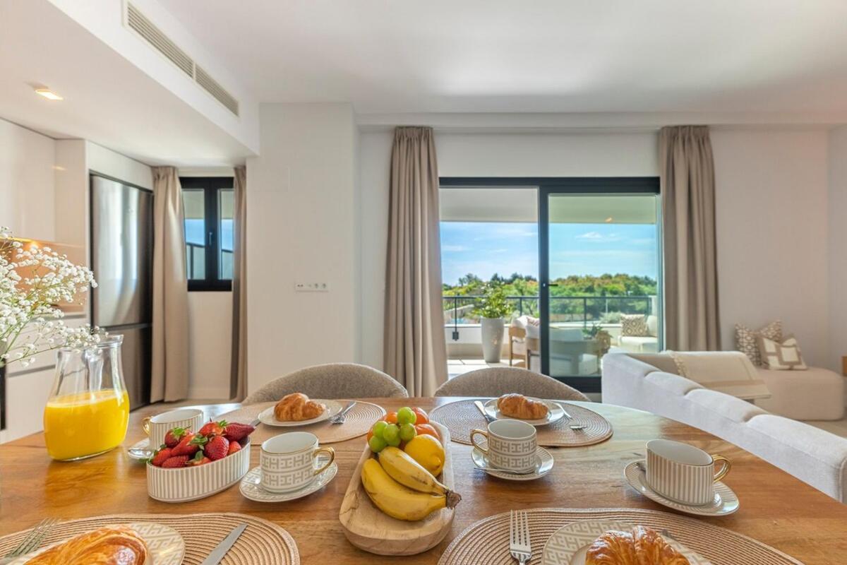 Modern And Bright 2 Bedroom Apt, Swimming Pool And Gym Apartment