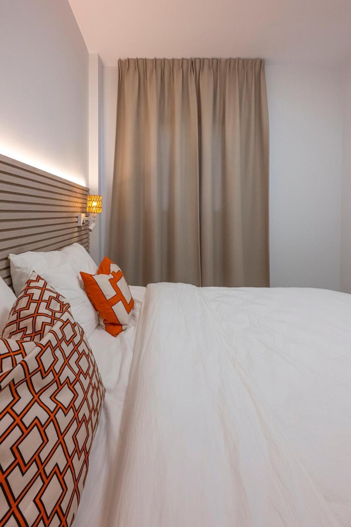 Modern And Bright 2 Bedroom Apt, Swimming Pool And Gym Apartment