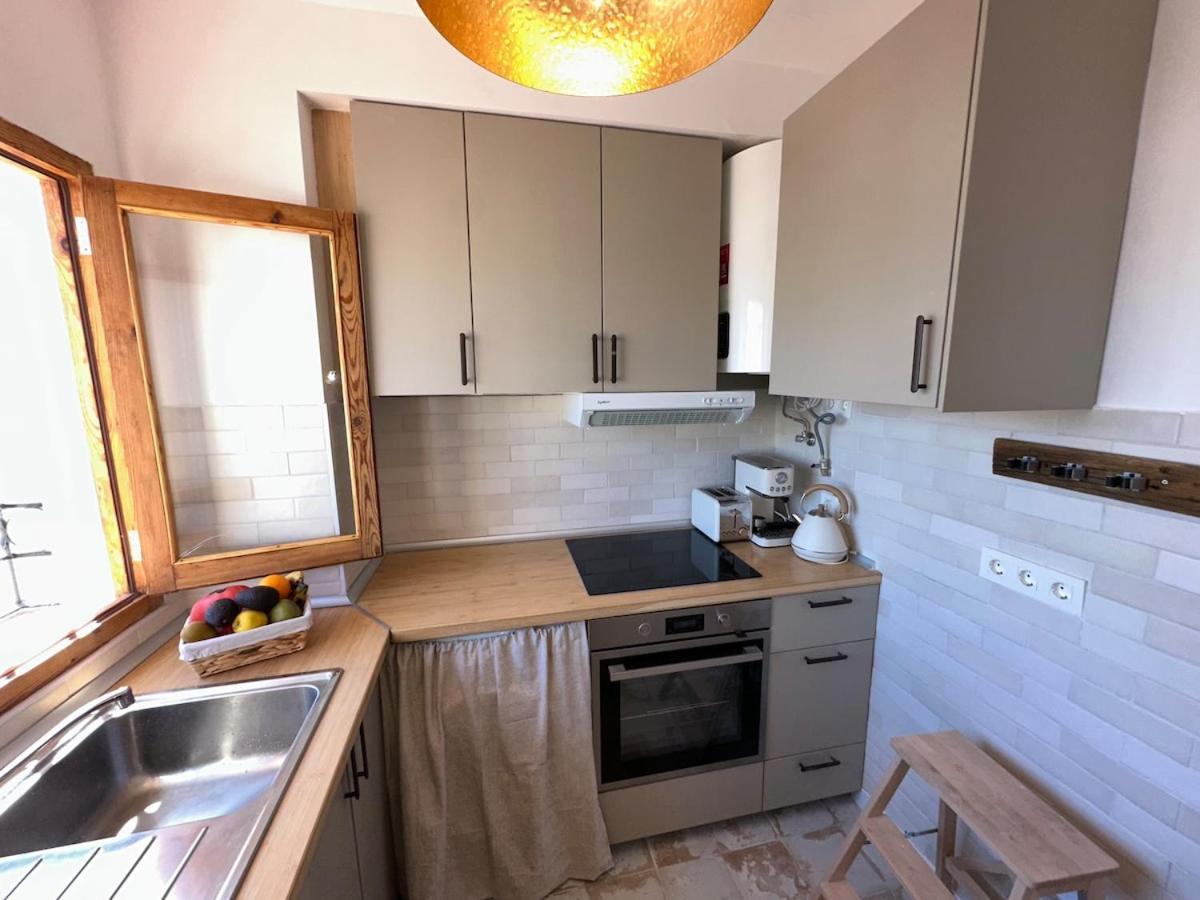 Apartment 2 Bed Centre Next To The Beach! *