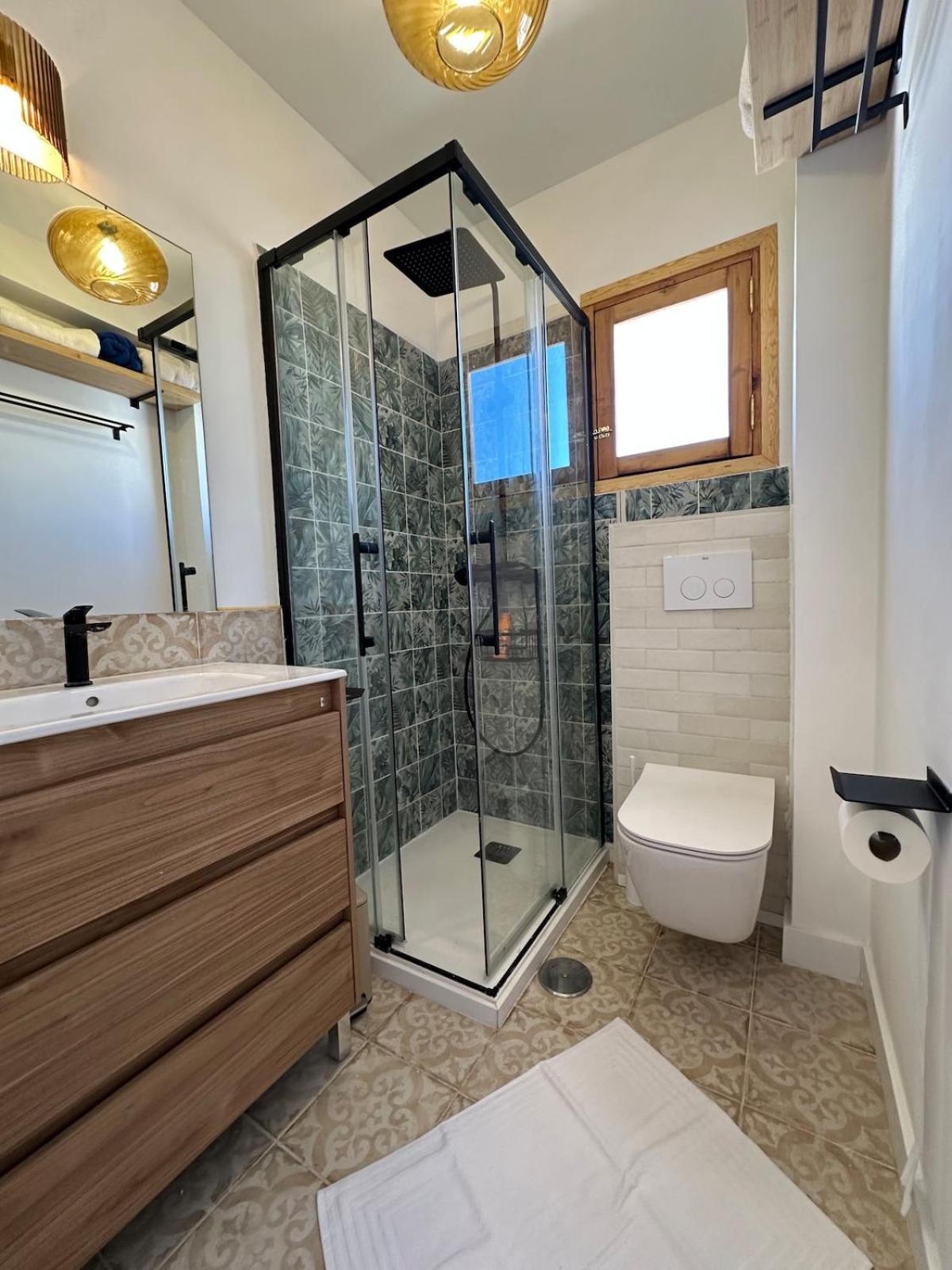 Apartment 2 Bed Centre Next To The Beach!