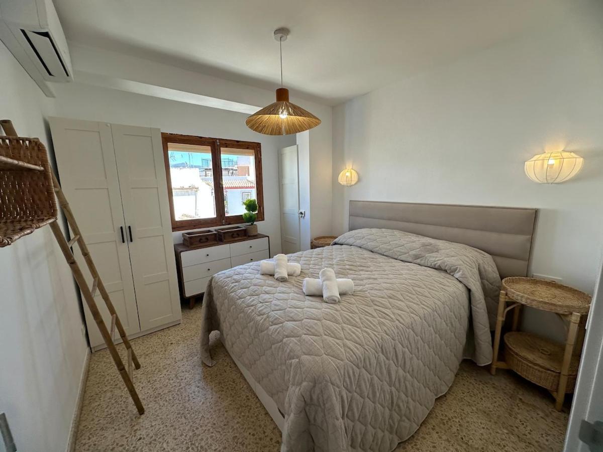Apartment 2 Bed Centre Next To The Beach! *