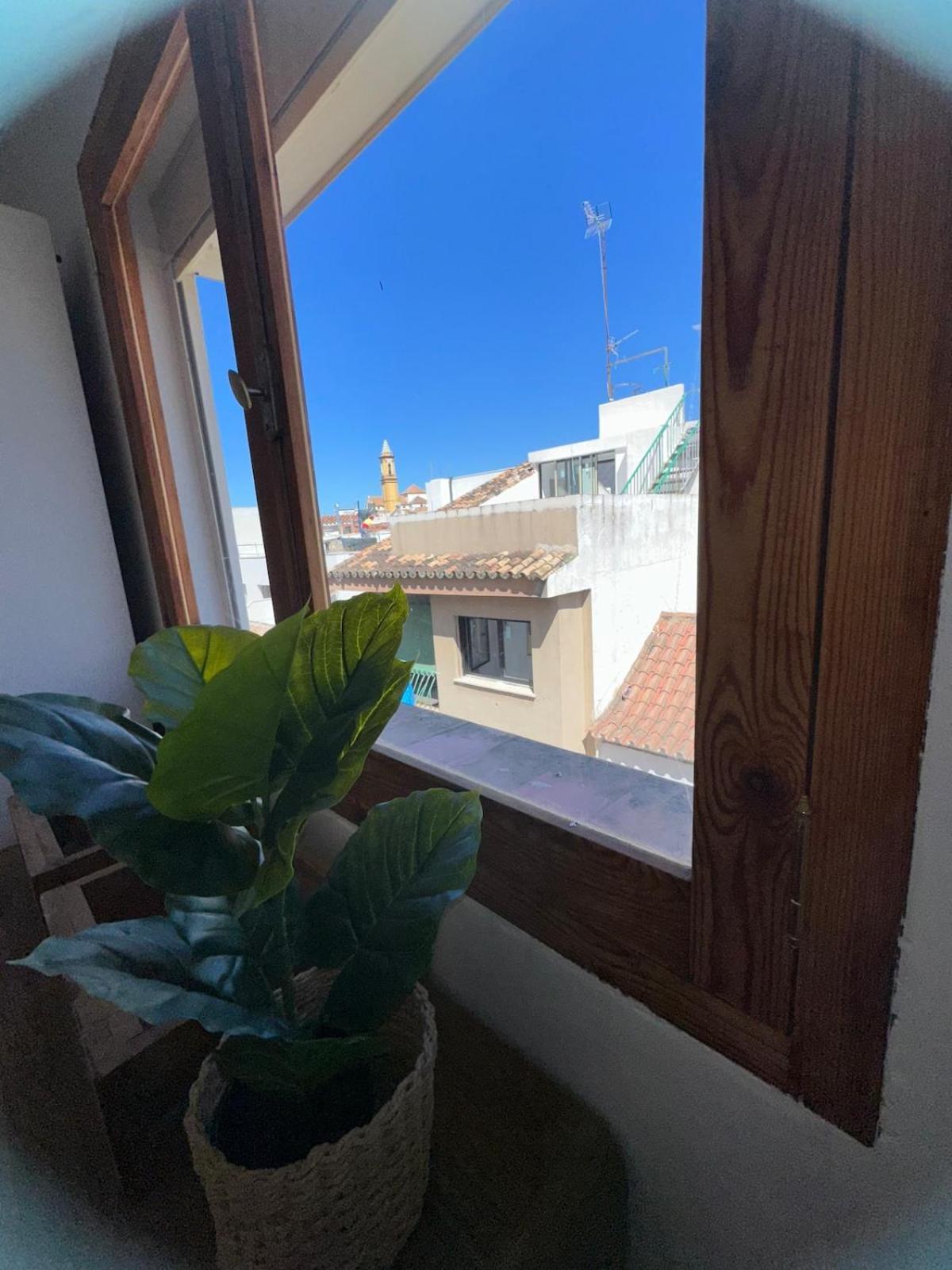 2 Bed Centre Next To The Beach!