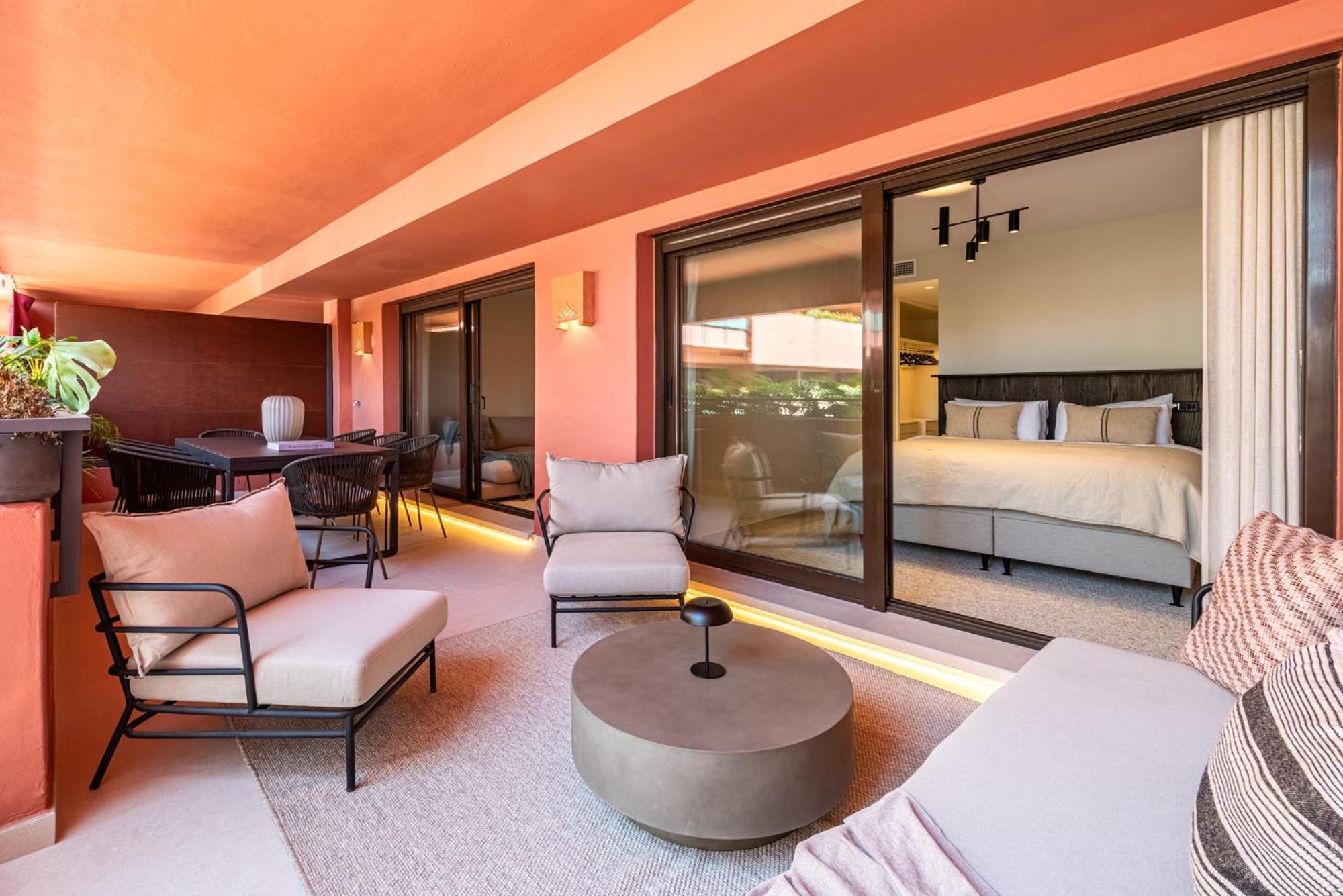 Luxury Salinas Beachside