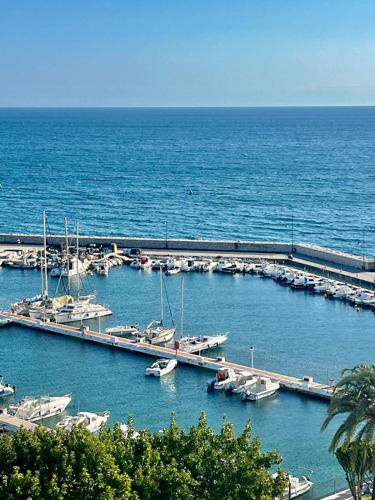Seafront Paradise Port Apartment