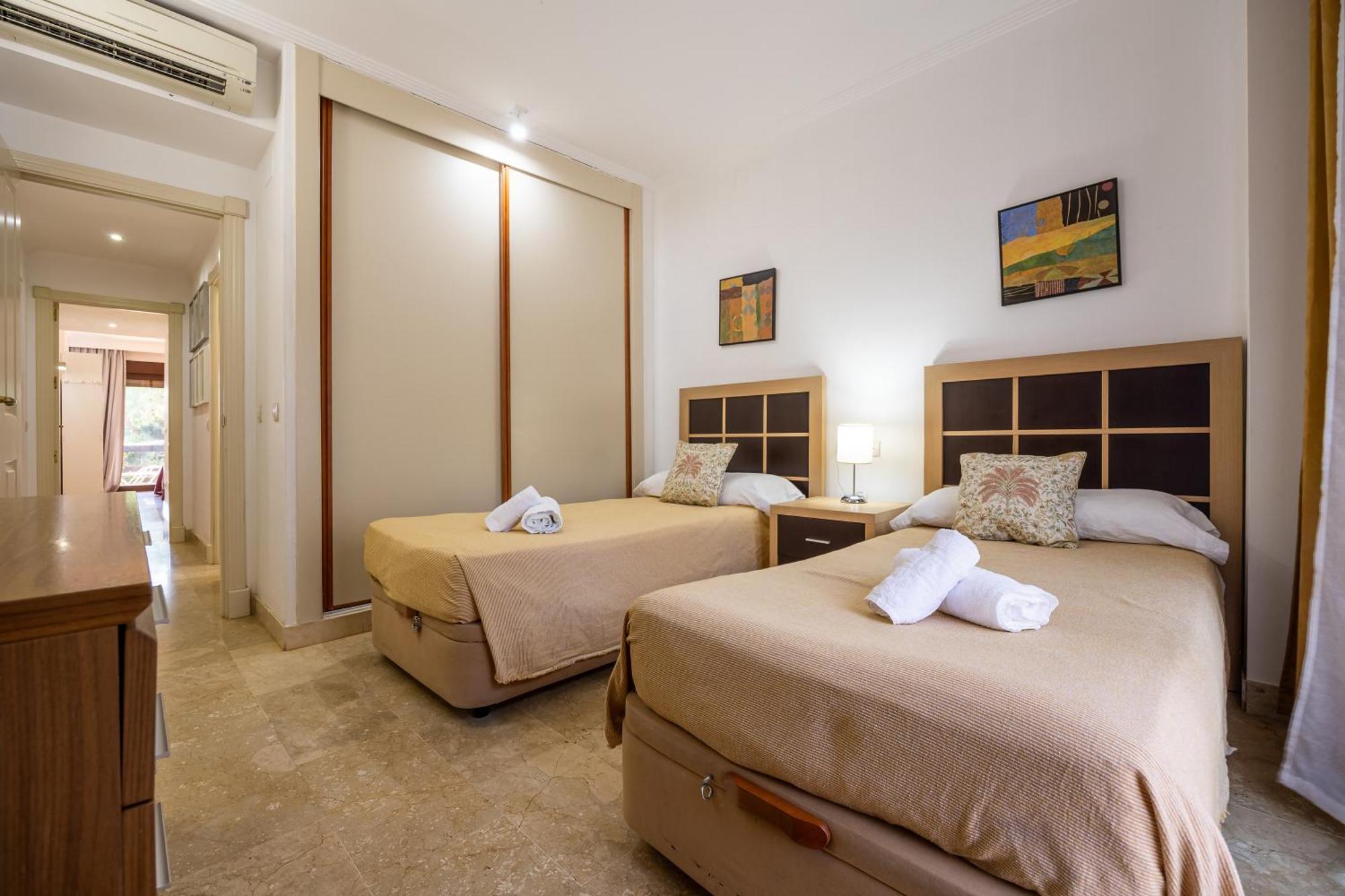 Bougainvillea Retreat, Espacioso Terraza & Parking