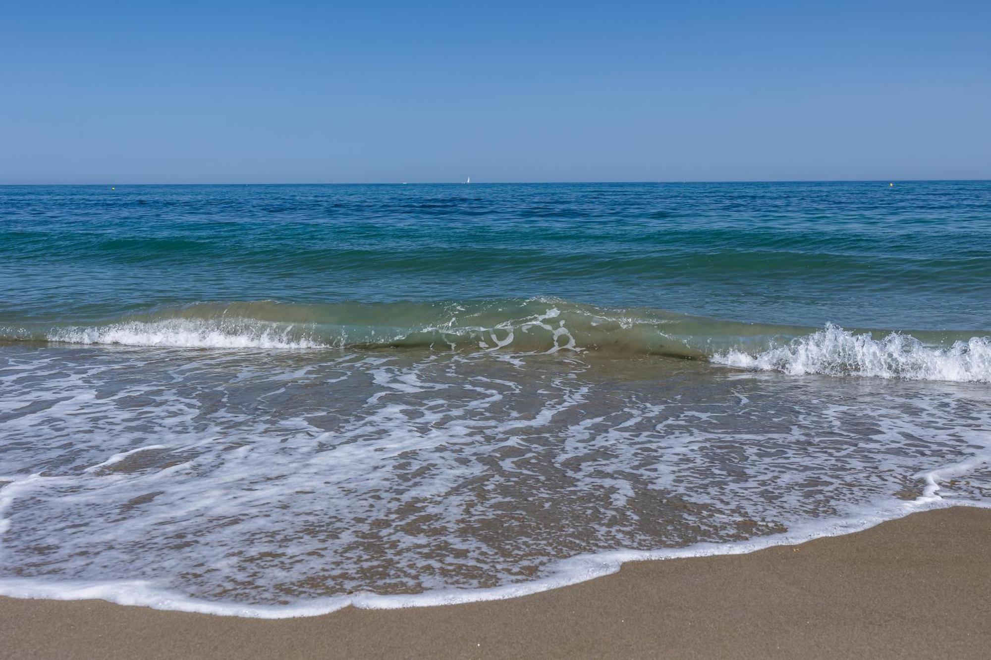 Bougainvillea Retreat, Espacioso Terraza & Parking Apartment Estepona