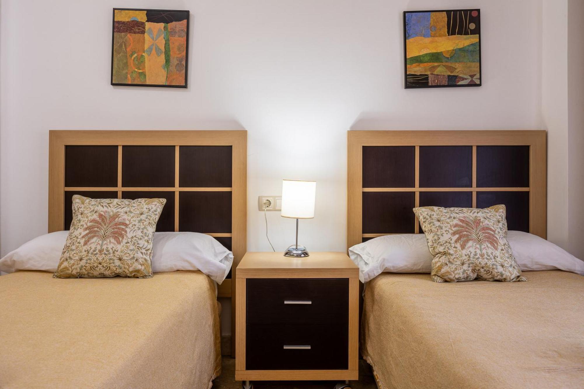 Bougainvillea Retreat, Espacioso Terraza & Parking Apartment