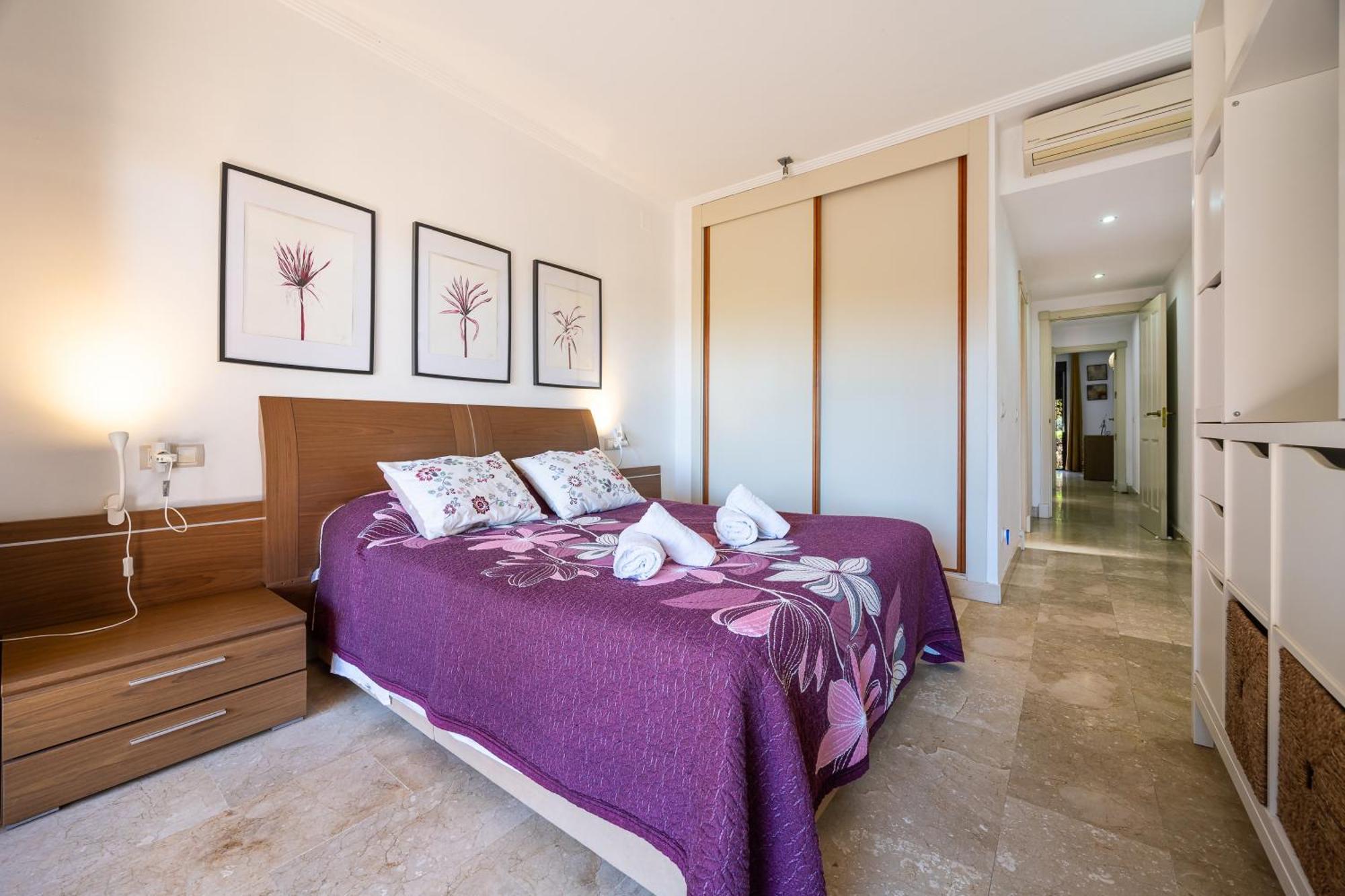 Bougainvillea Retreat, Espacioso Terraza & Parking *