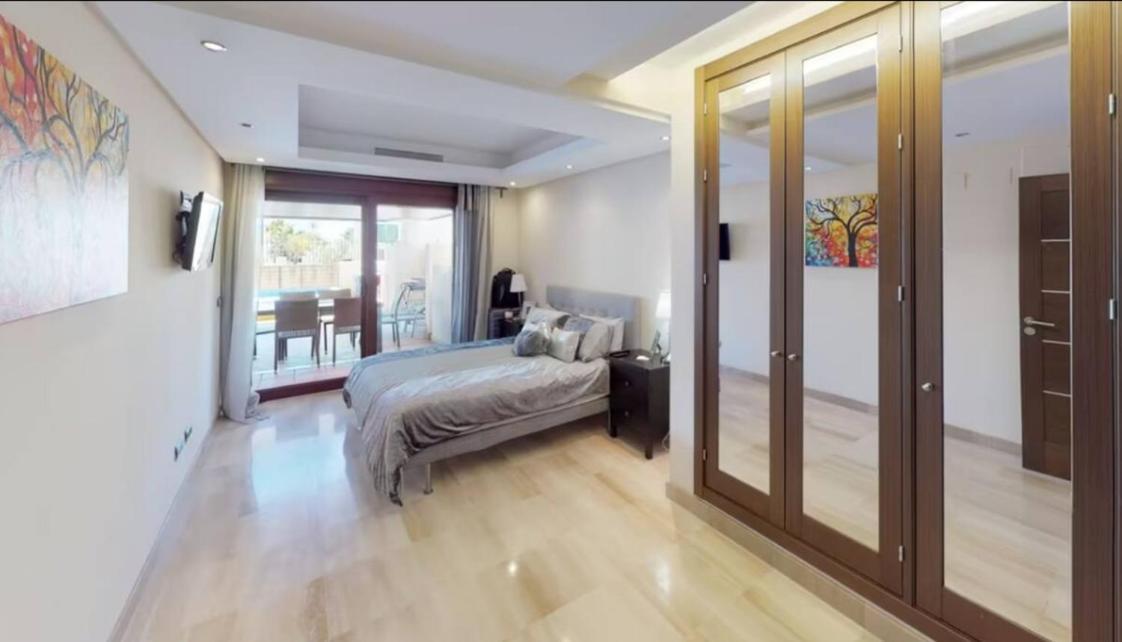 Departamento En Complejo Residencial Bahia Del Plata, Estepona, Espana Apartment