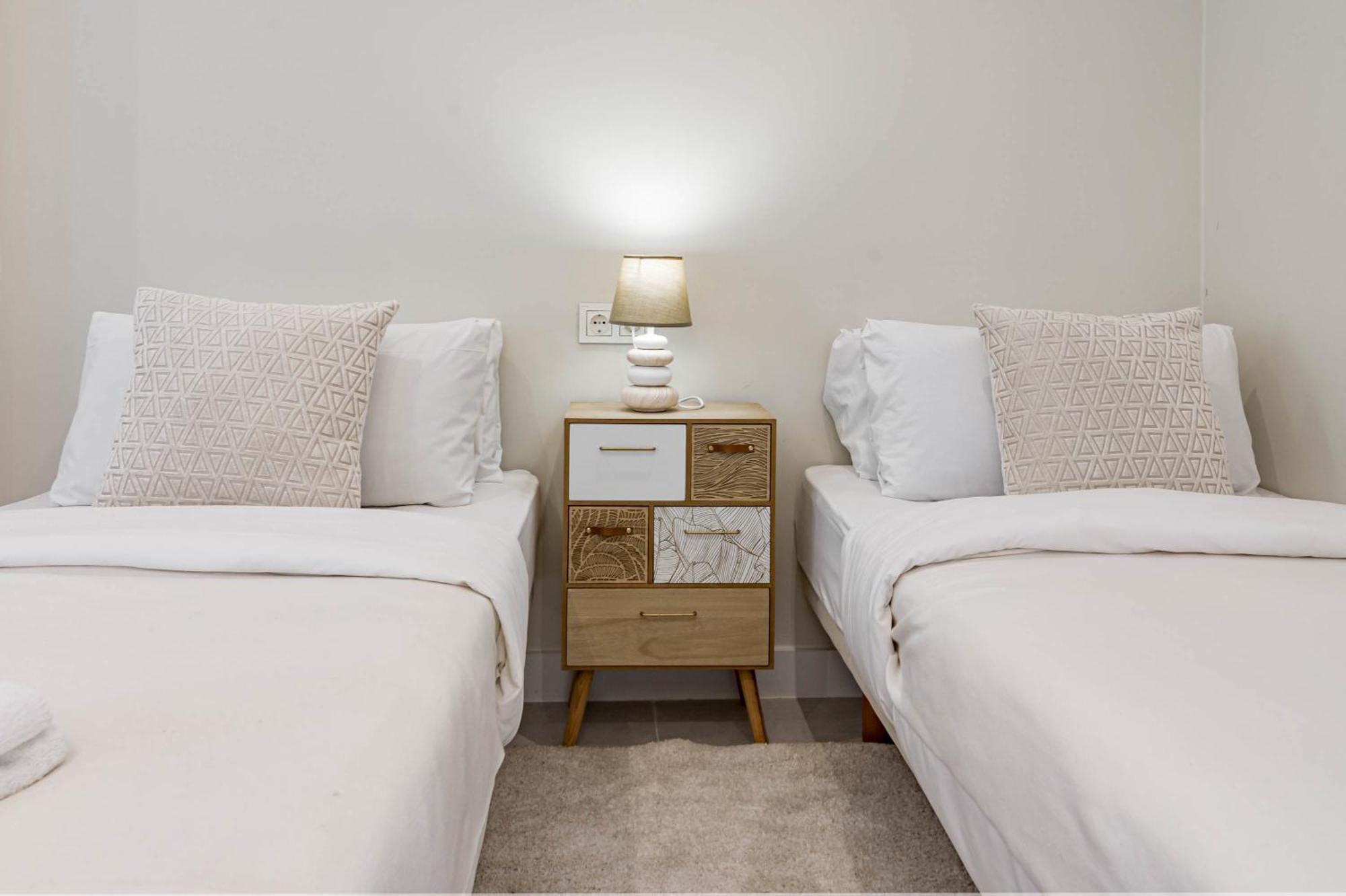 Terr69- Bright Gem In Charming Old Town Apartment