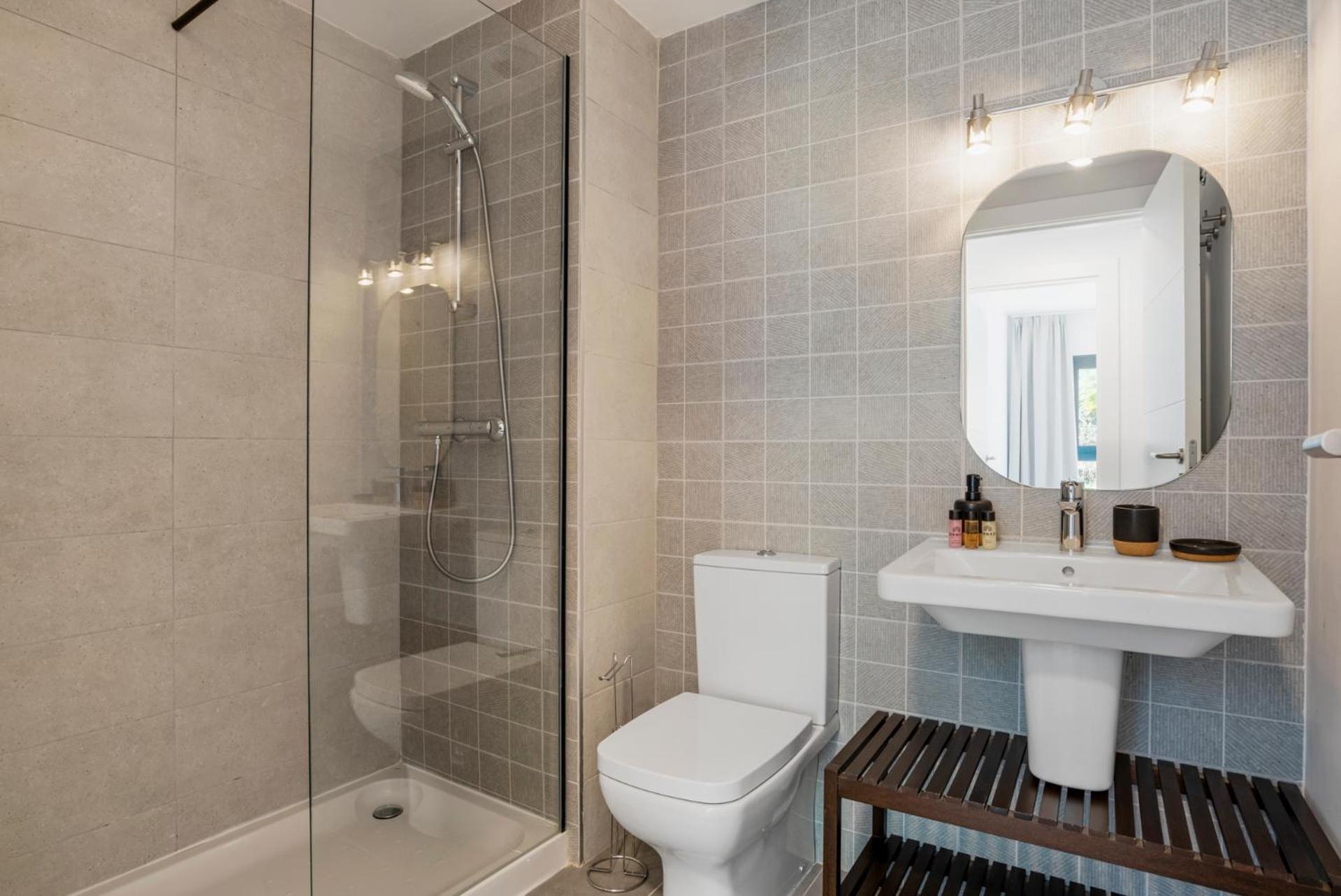 Getaway 2br W Sea View Apartment