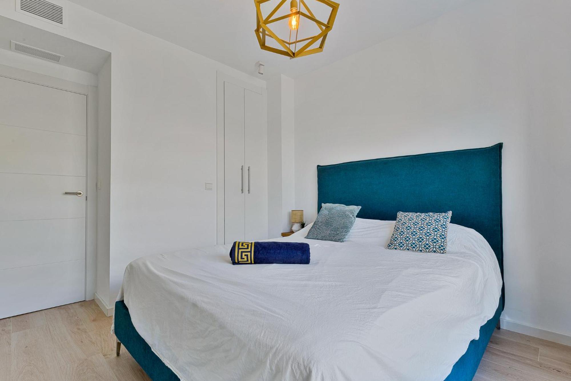 One 80 Within Walking Distance To The Sea *