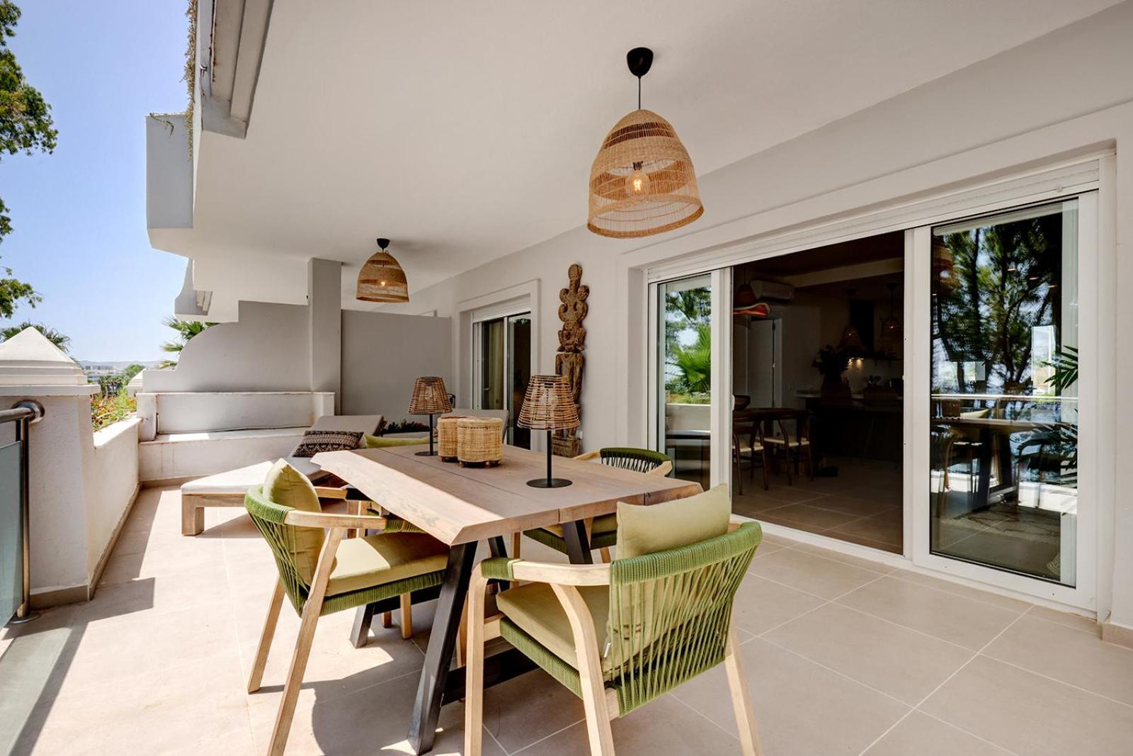 Astro Renovated & Seaview Apartment Estepona