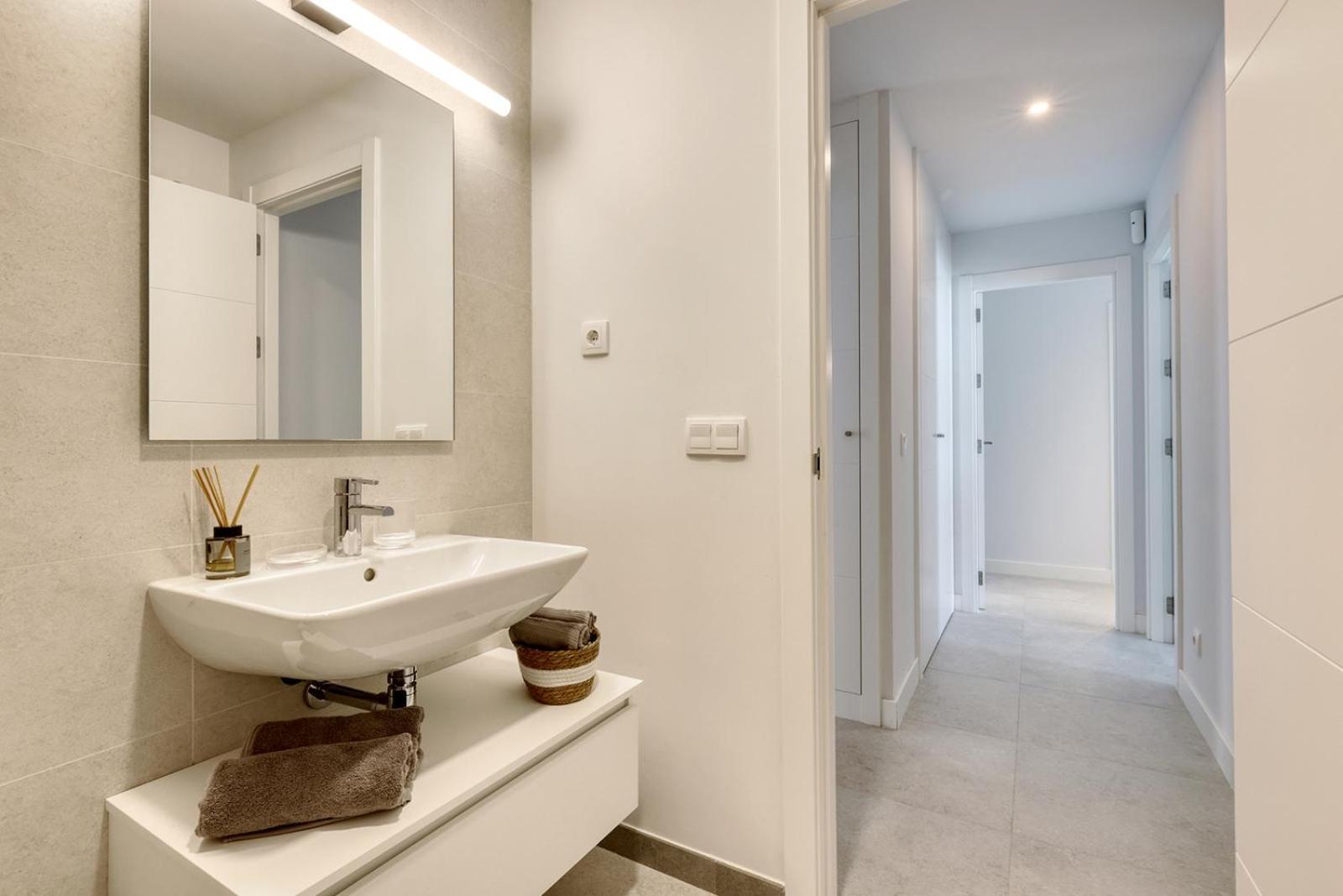 Mesas Modern With Pool In Apartment *