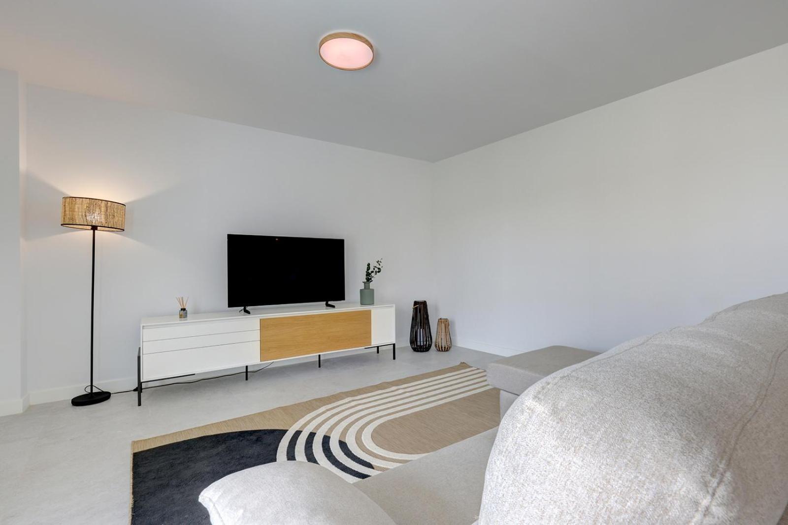 Mesas Modern With Pool In
