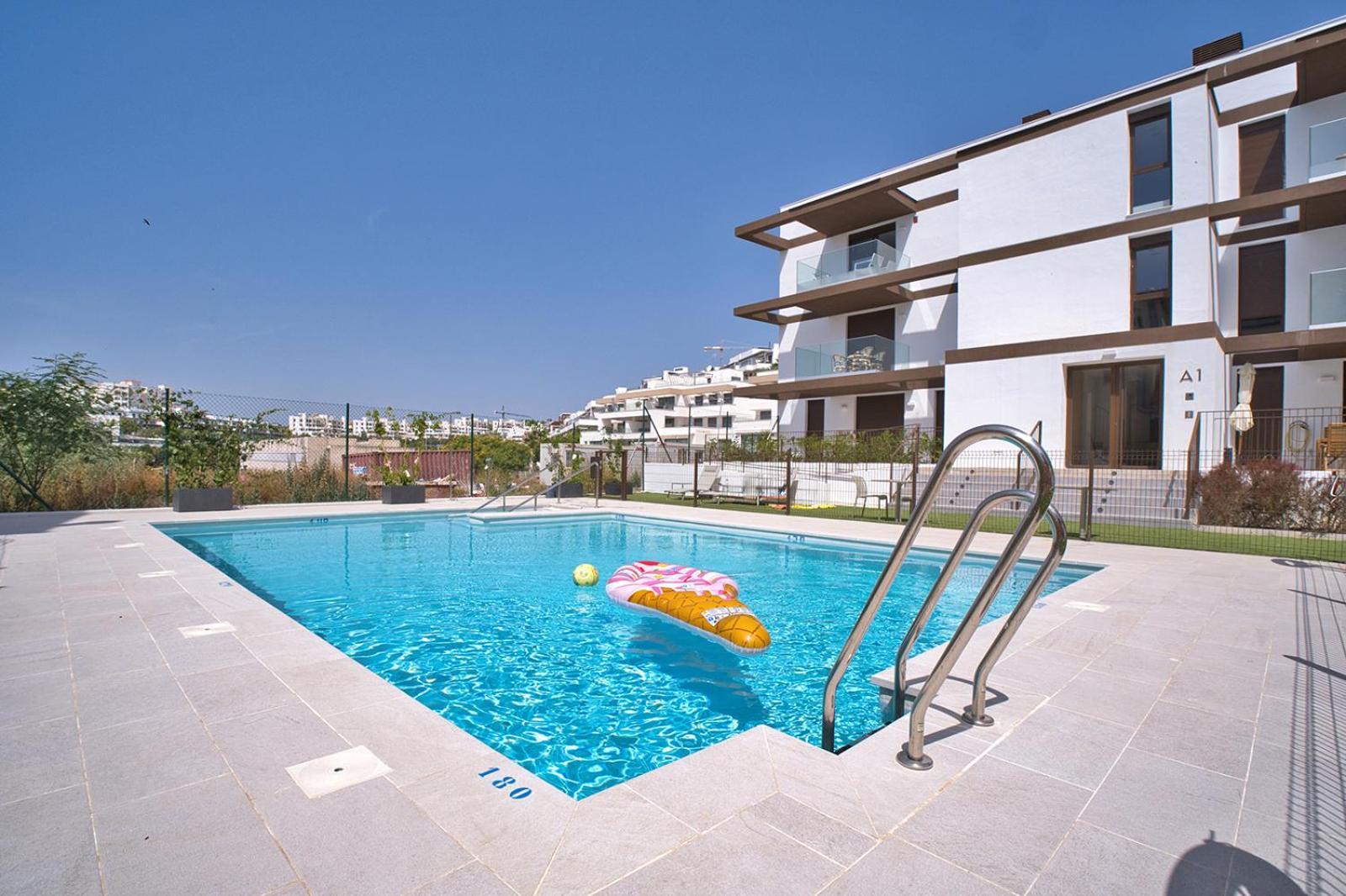 Mesas Modern With Pool In Apartment *