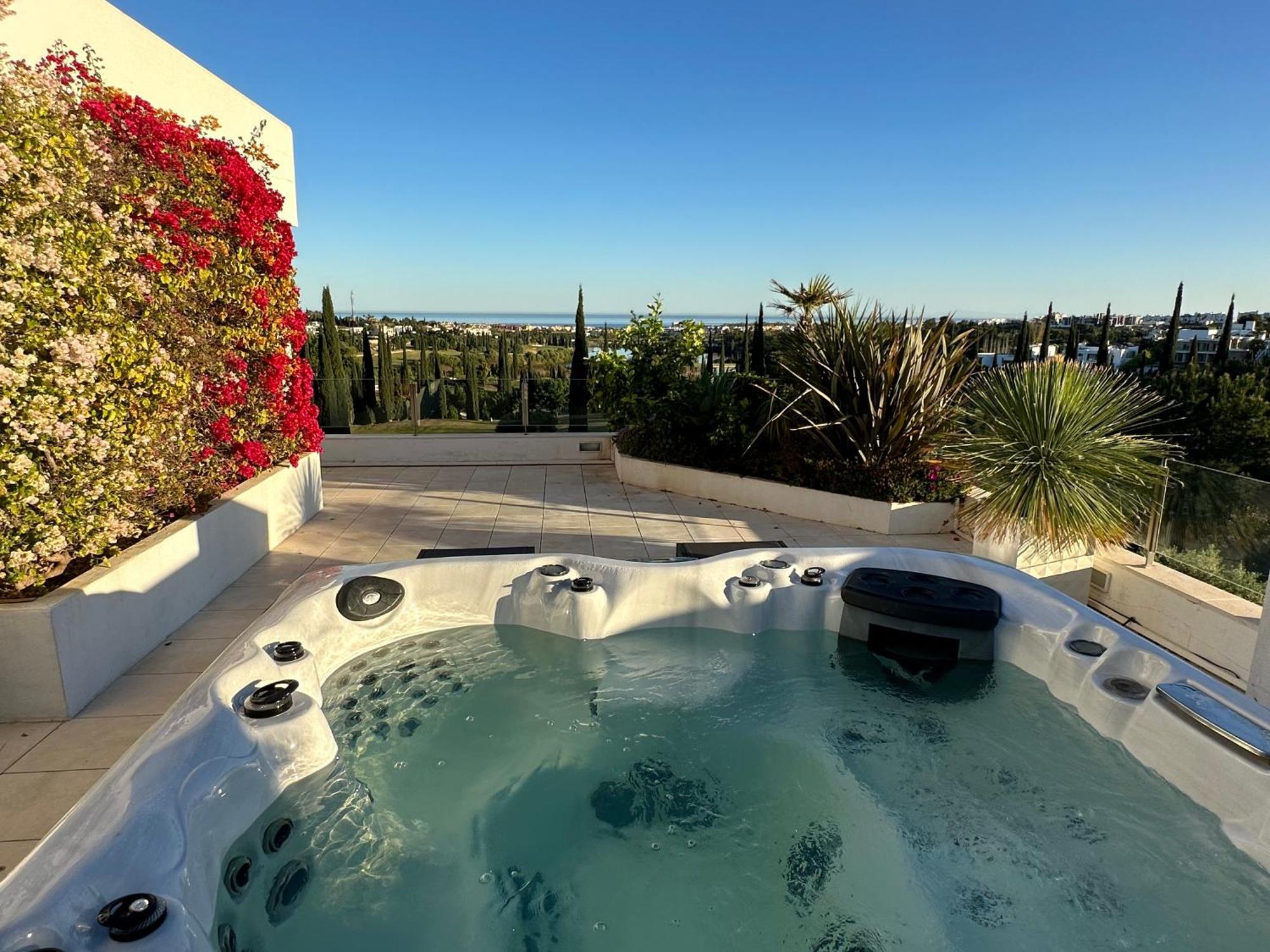 Luxurious Penthouse With Spectacular Panoramic Views * Estepona