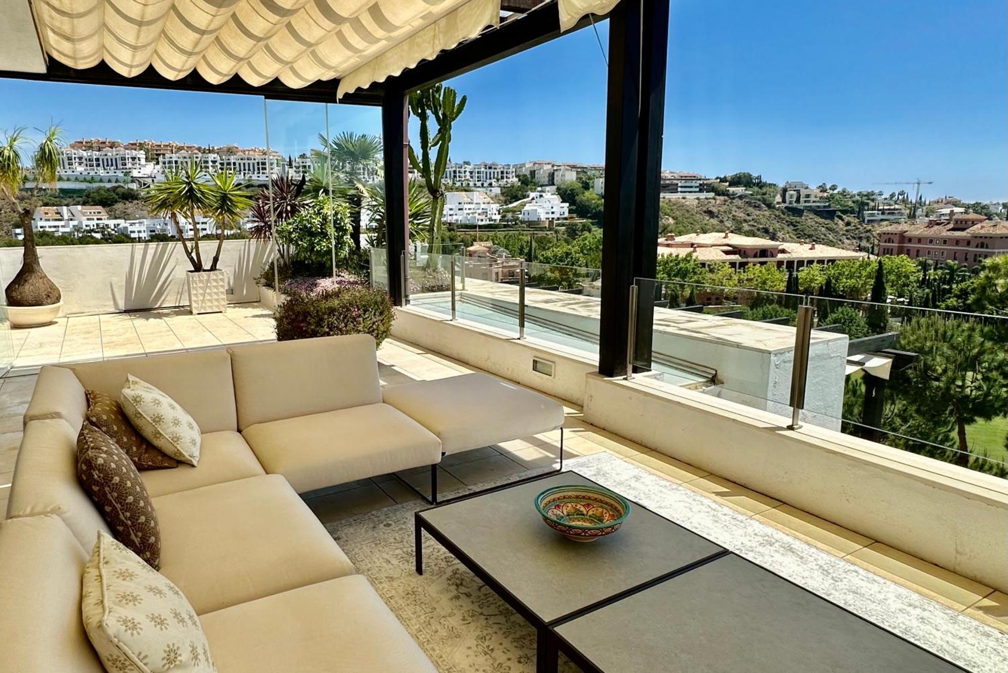 Luxurious Penthouse With Spectacular Panoramic Views