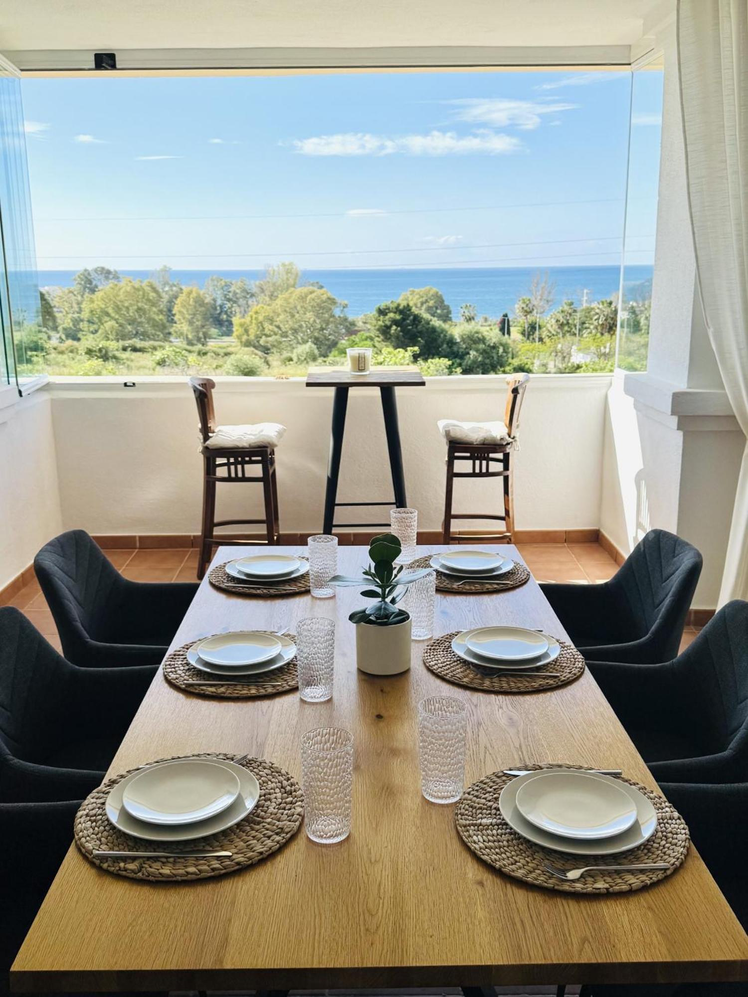 Sea View Apartment *