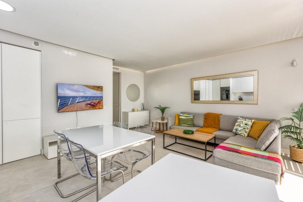 Front Line In The Edge With Sea Views Estepona