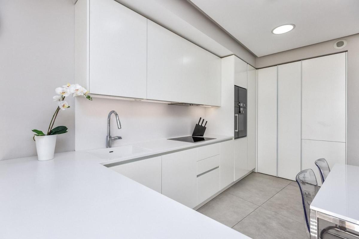 Apartment Front Line In The Edge With Sea Views Estepona