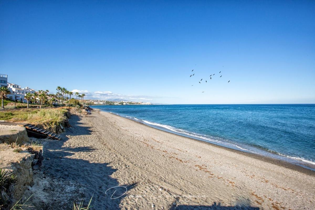 Apartment Front Line In The Edge With Sea Views Estepona