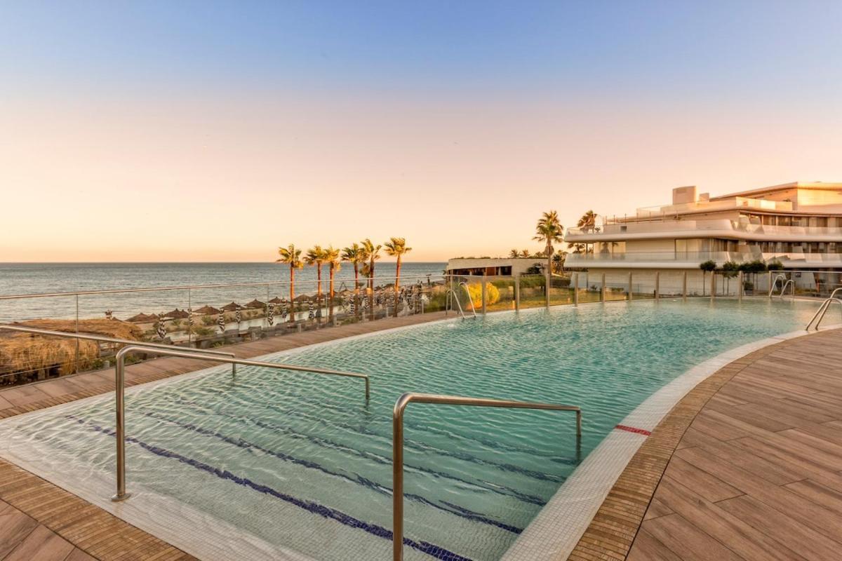Front Line In The Edge With Sea Views * Estepona