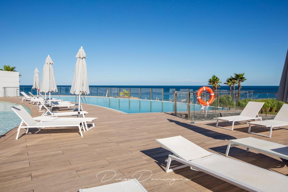 Apartment Front Line In The Edge With Sea Views