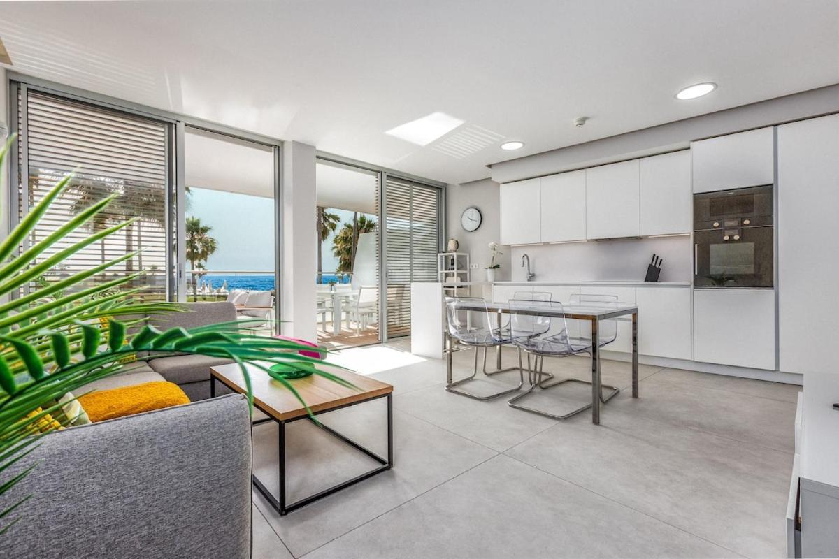 Front Line In The Edge With Sea Views Apartment