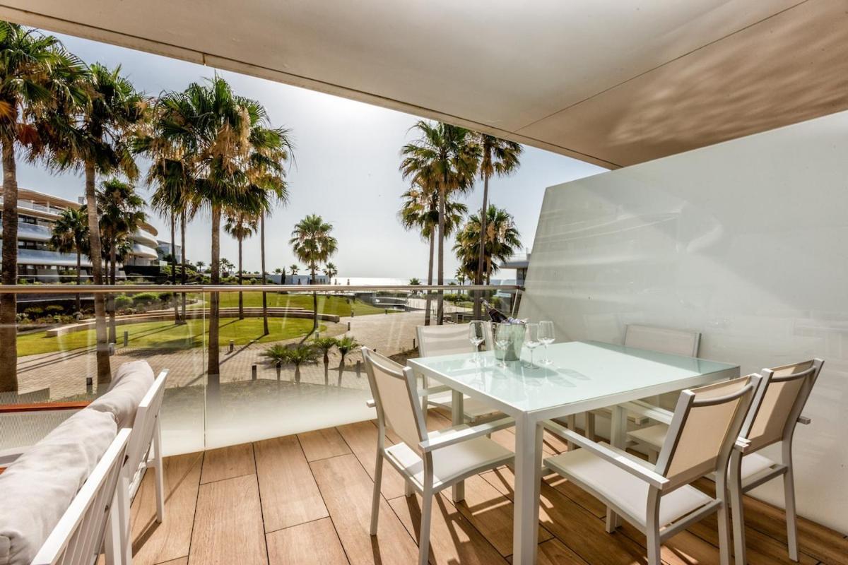 Apartment Front Line In The Edge With Sea Views