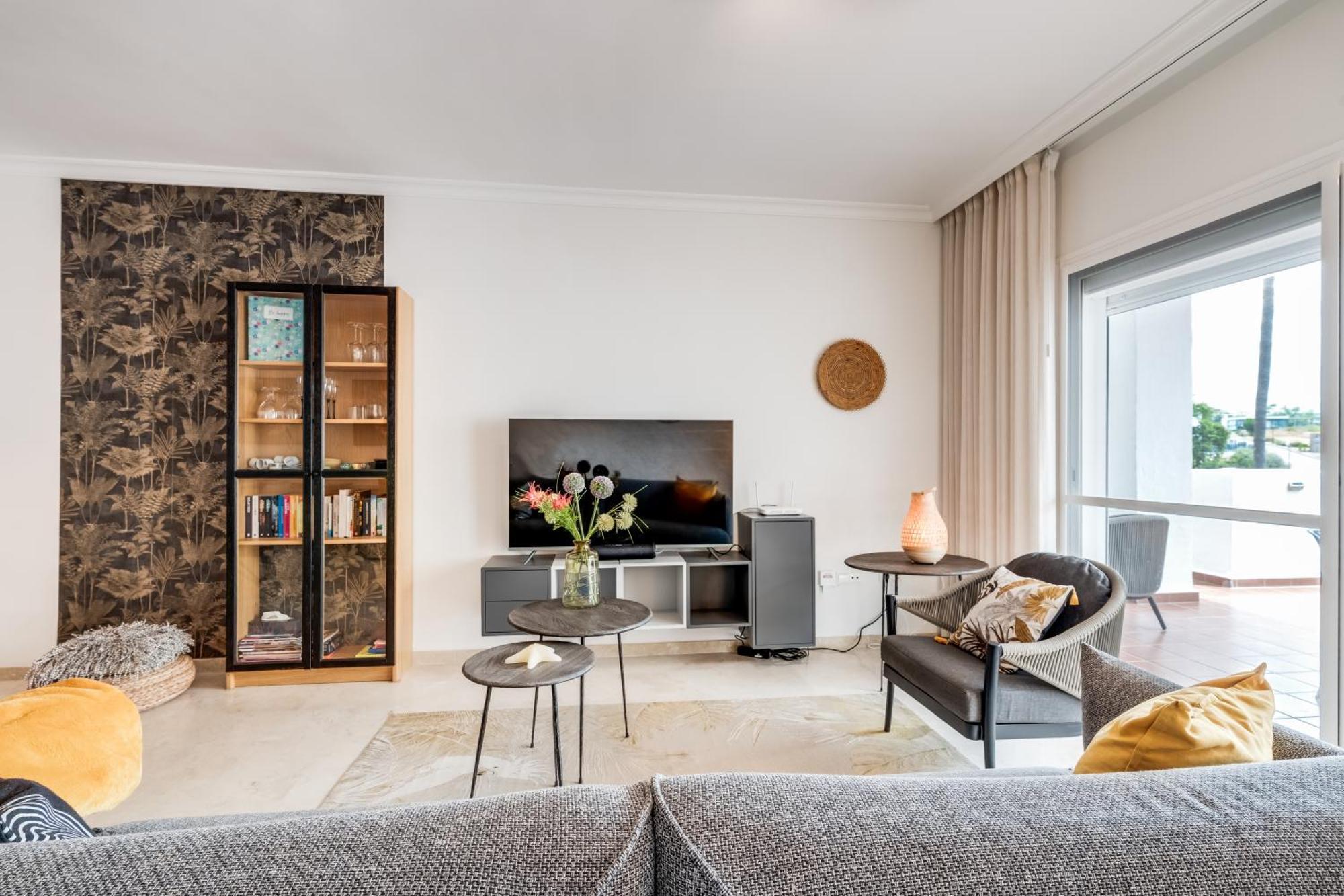 Spacious With Large Terraces Lunymar Golf, Estepona