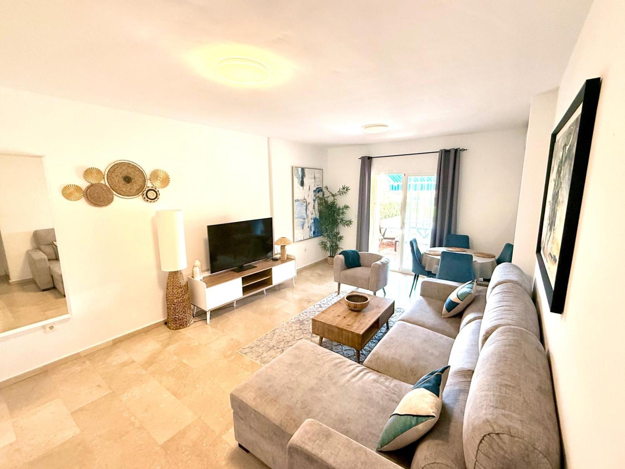 Coastal Apartment-sleeps 5 Pool Garden Acon Freep *