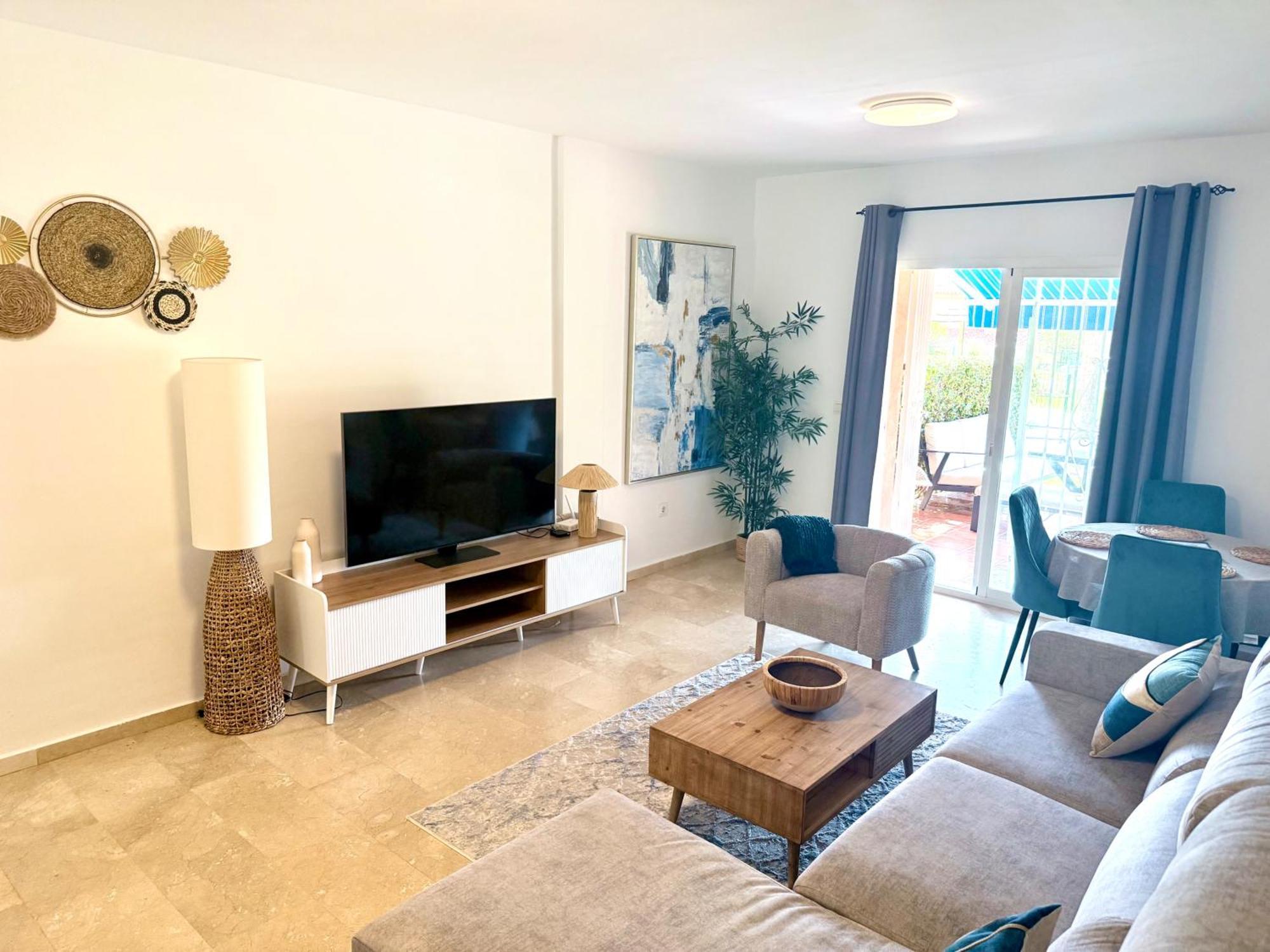 Coastal Apartment-sleeps 5 Pool Garden Acon Freep