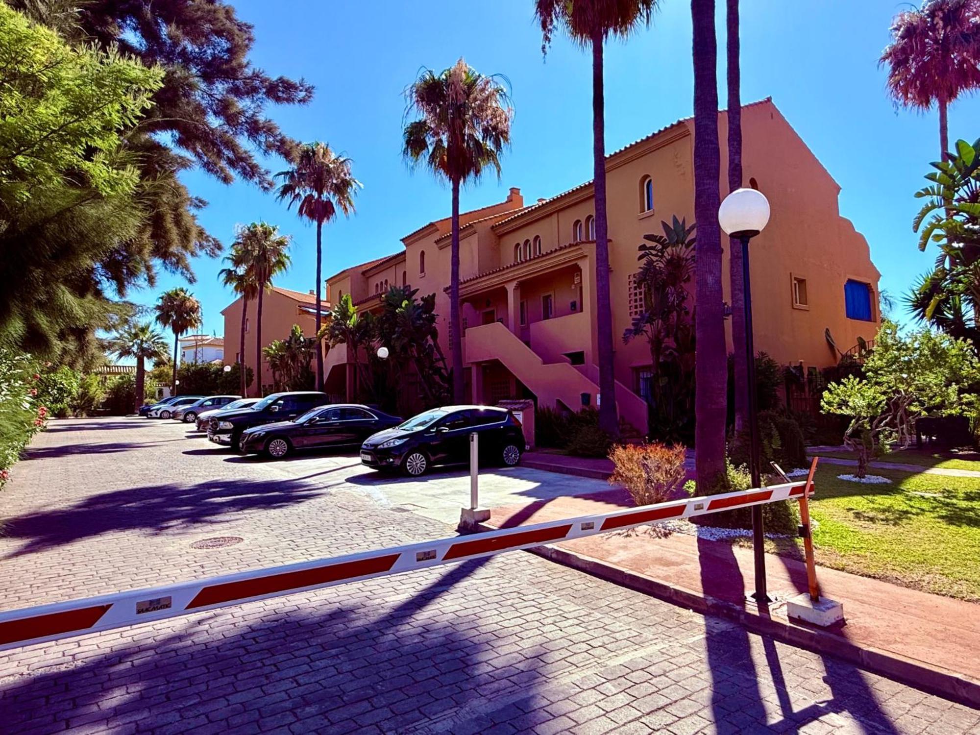 Coastal Apartment-sleeps 5 Pool Garden Acon Freep Estepona