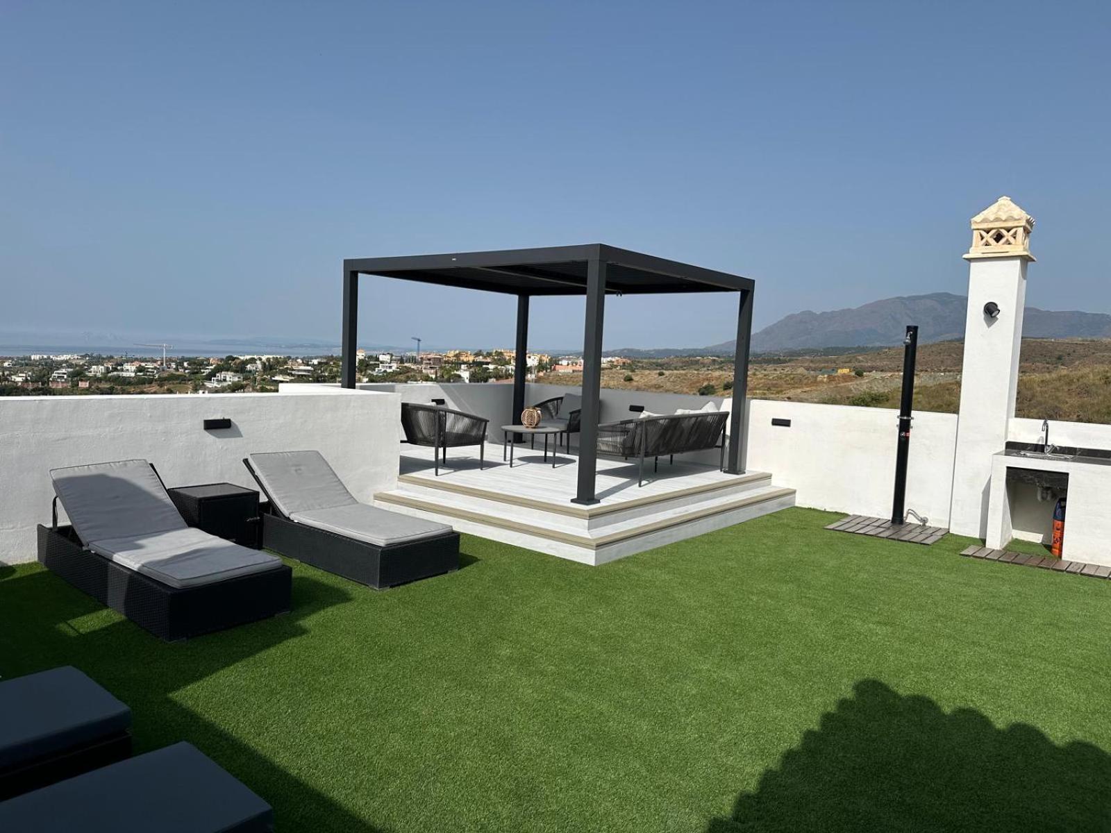 Lovely Two Bedroom With Panoramic Sea Views Estepona