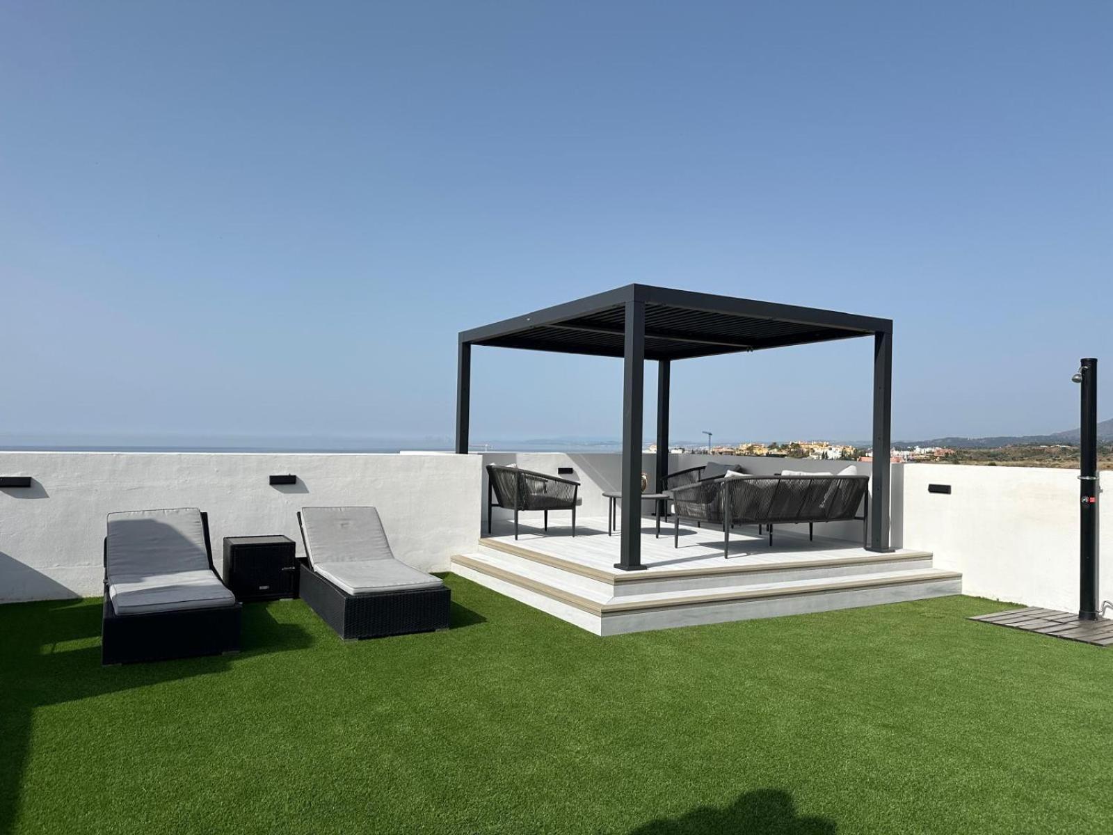 Lovely Two Bedroom With Panoramic Sea Views Appartement Estepona