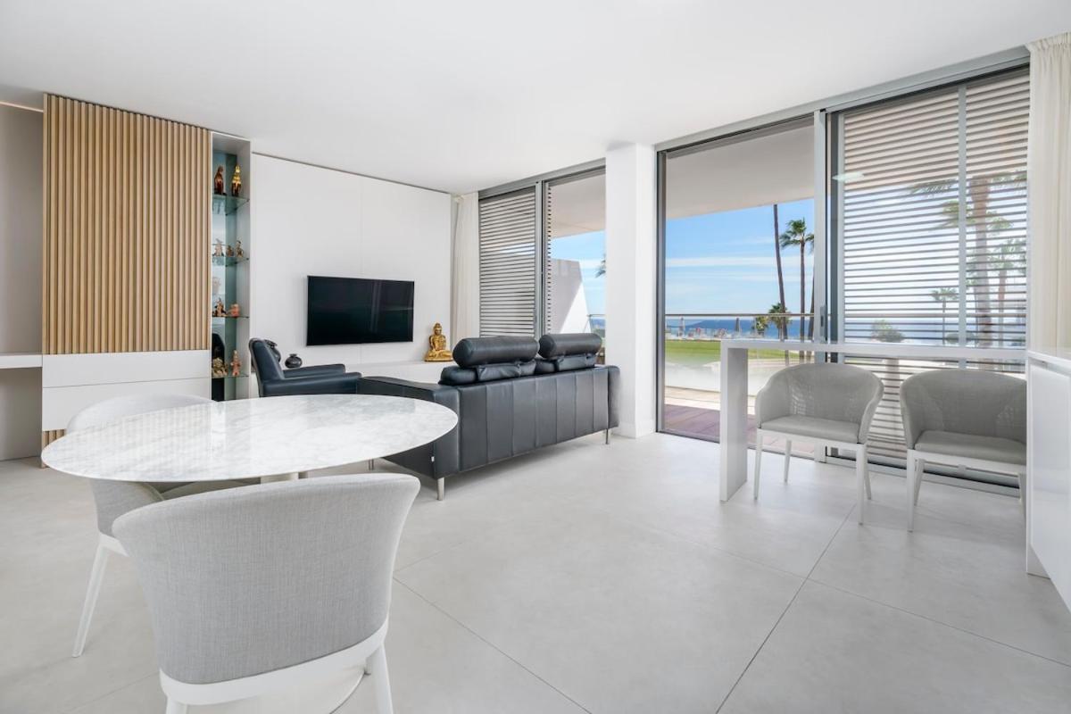 The Edge - Beachfront 2 Bedroom *