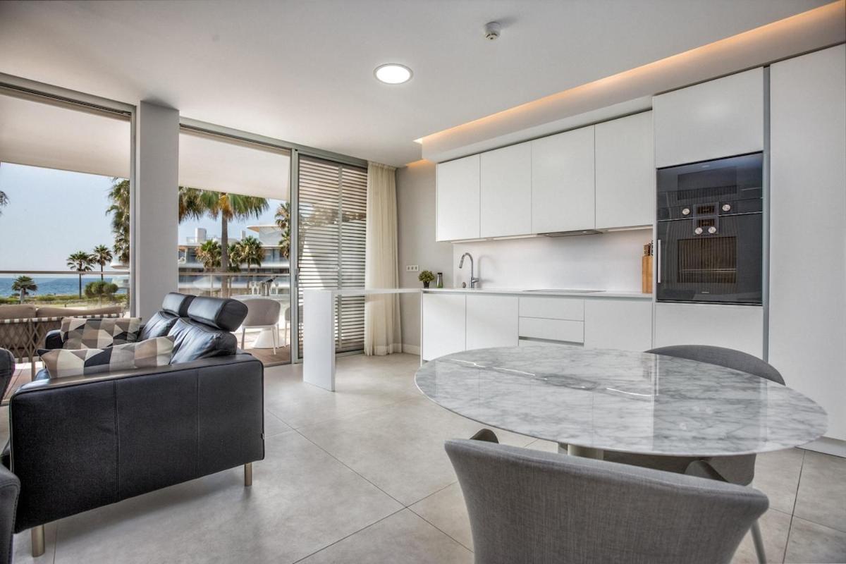 The Edge - Beachfront 2 Bedroom Apartment Estepona