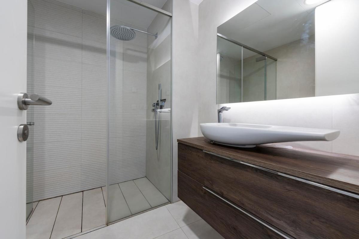 The Edge - Beachfront 2 Bedroom Apartment *