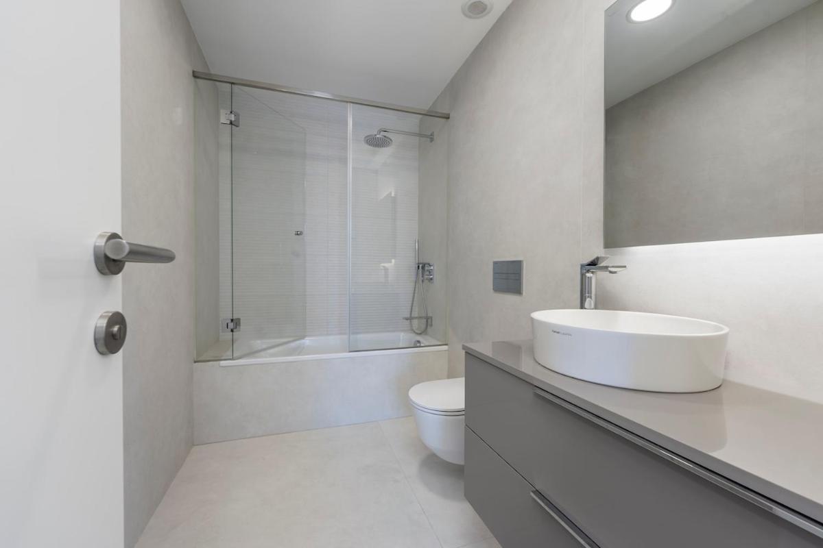 Apartment The Edge - Beachfront 2 Bedroom *