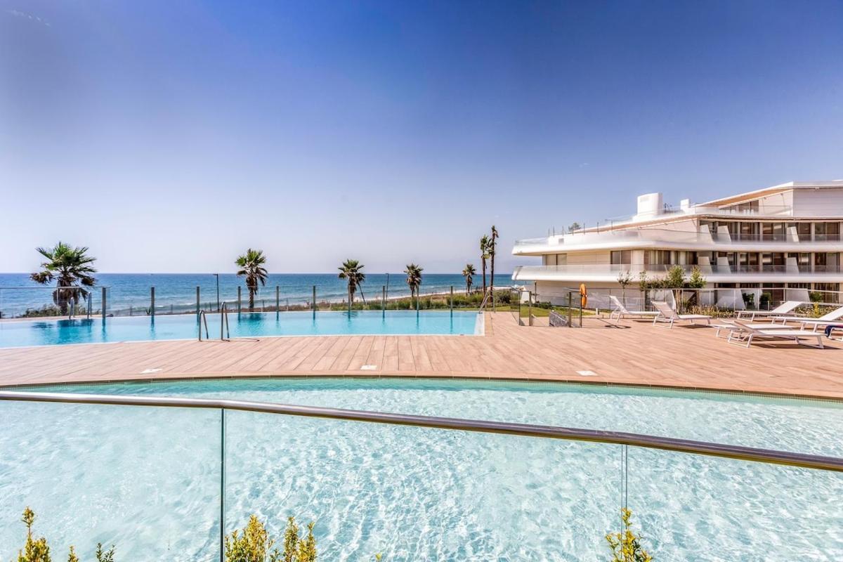 The Edge - Beachfront 2 Bedroom Apartment Estepona