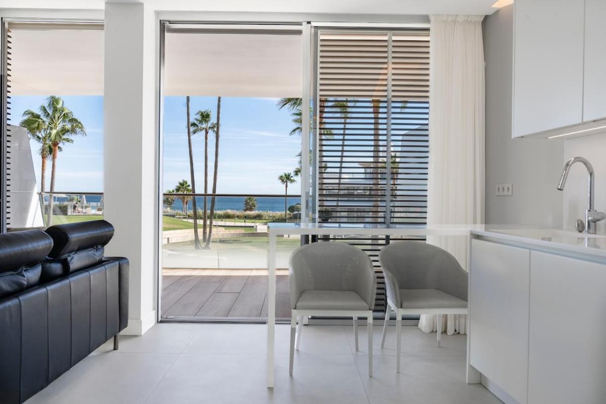 The Edge - Beachfront 2 Bedroom Apartment Estepona