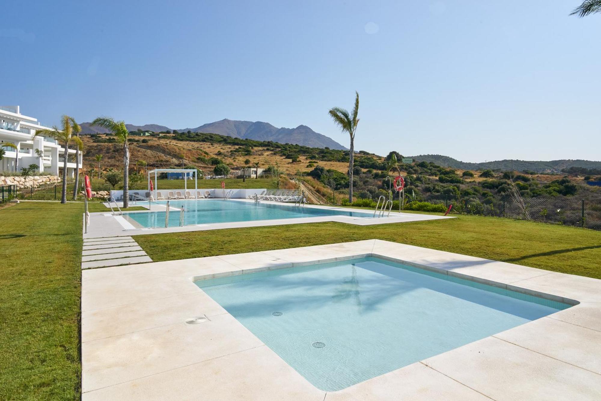 Stylish 2 Bedroom In Alcazaba Lagoon Appartement *