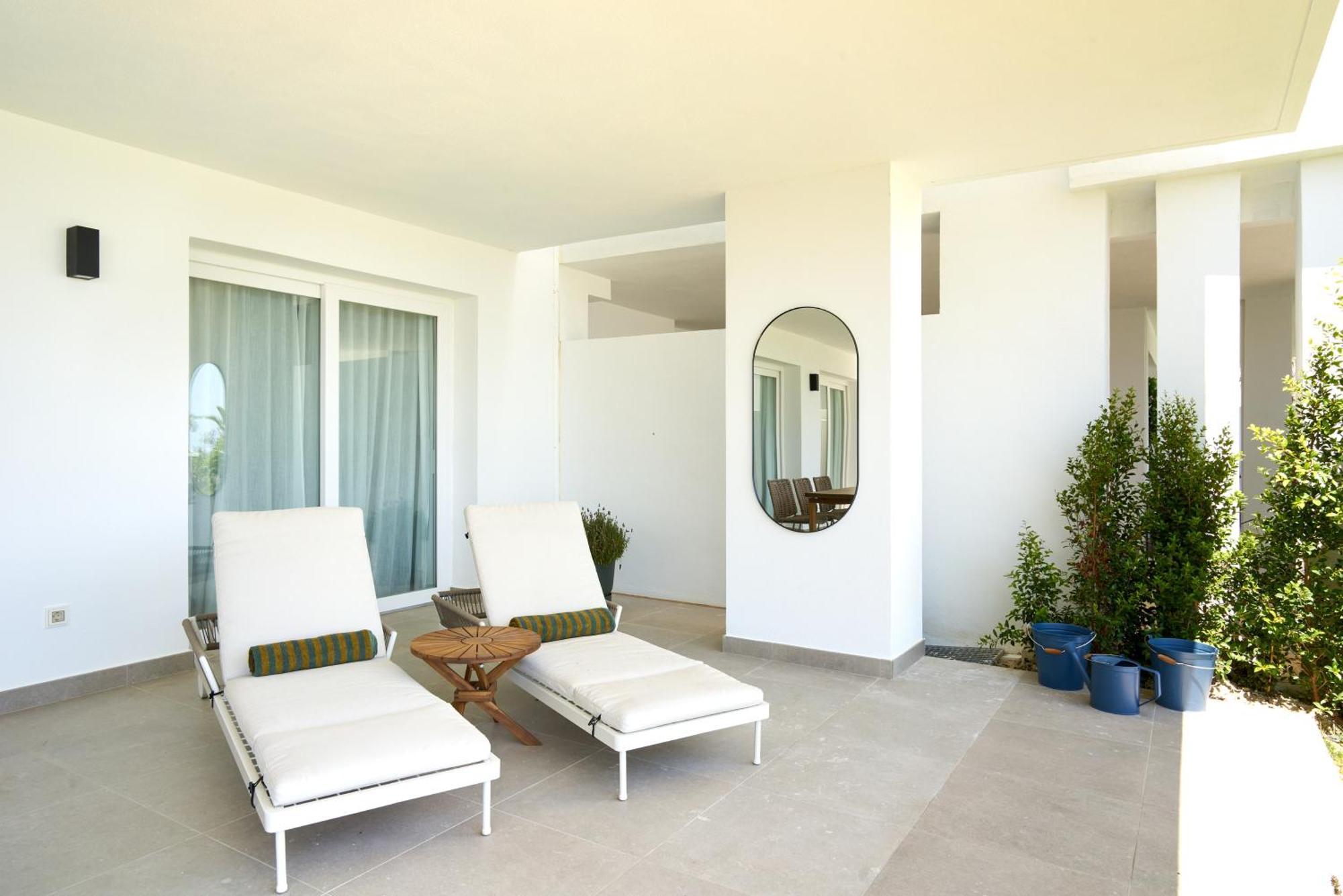 Stylish 2 Bedroom In Alcazaba Lagoon
