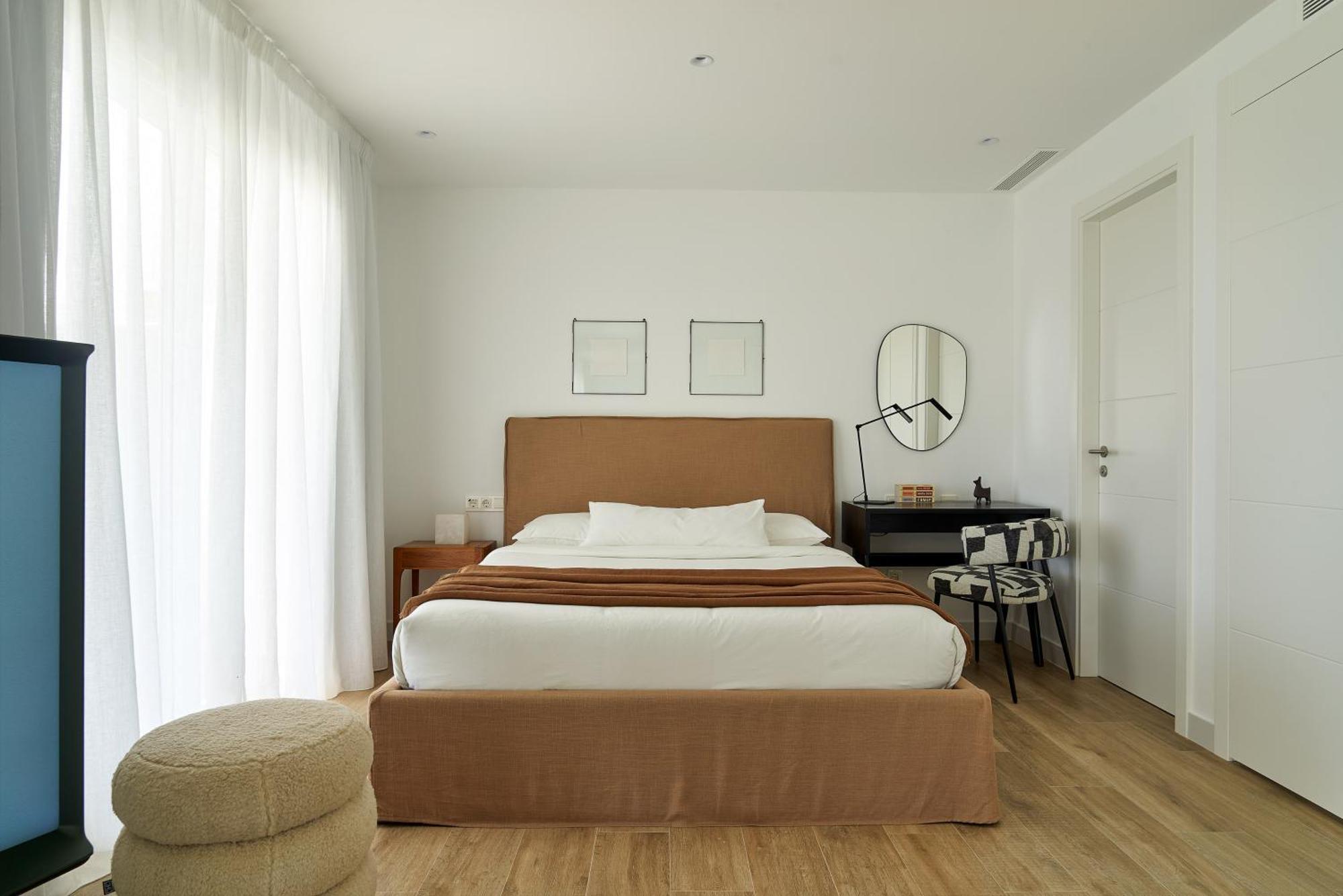 Stylish 2 Bedroom In Alcazaba Lagoon