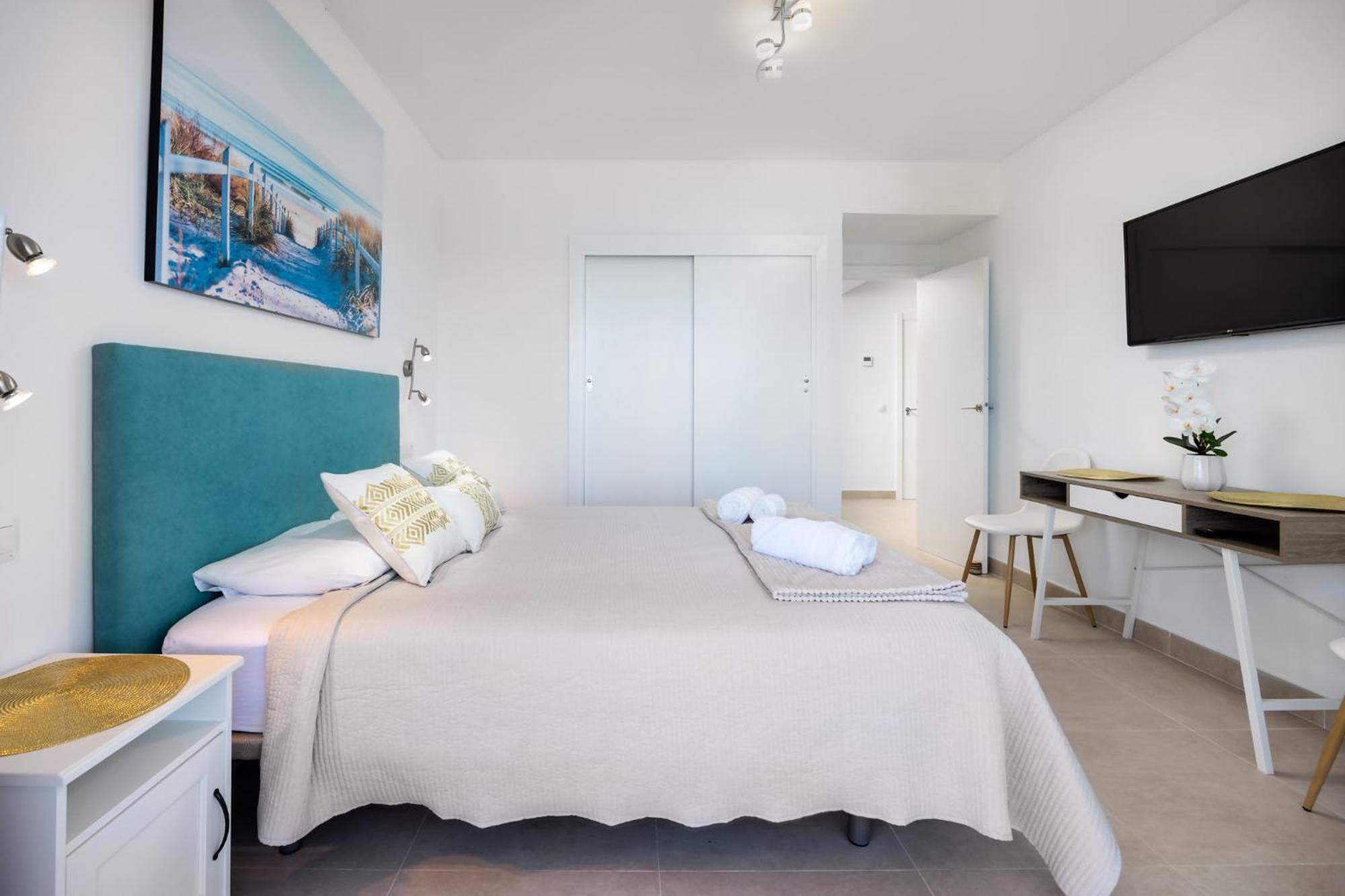 Paseo Maritimo Primera Linea De Playa Apartamento Estepona