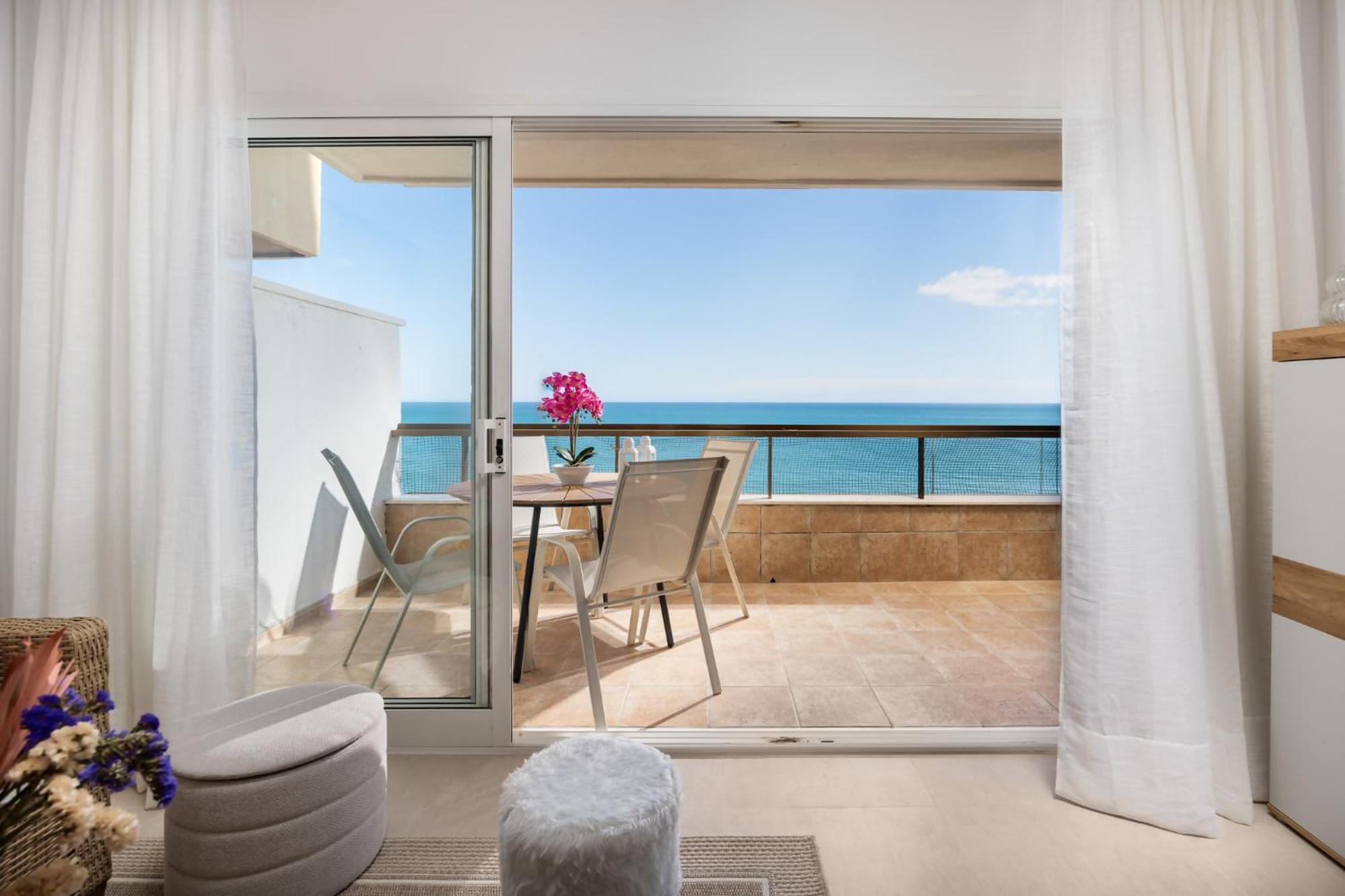 Apartment Paseo Maritimo Primera Linea De Playa Estepona