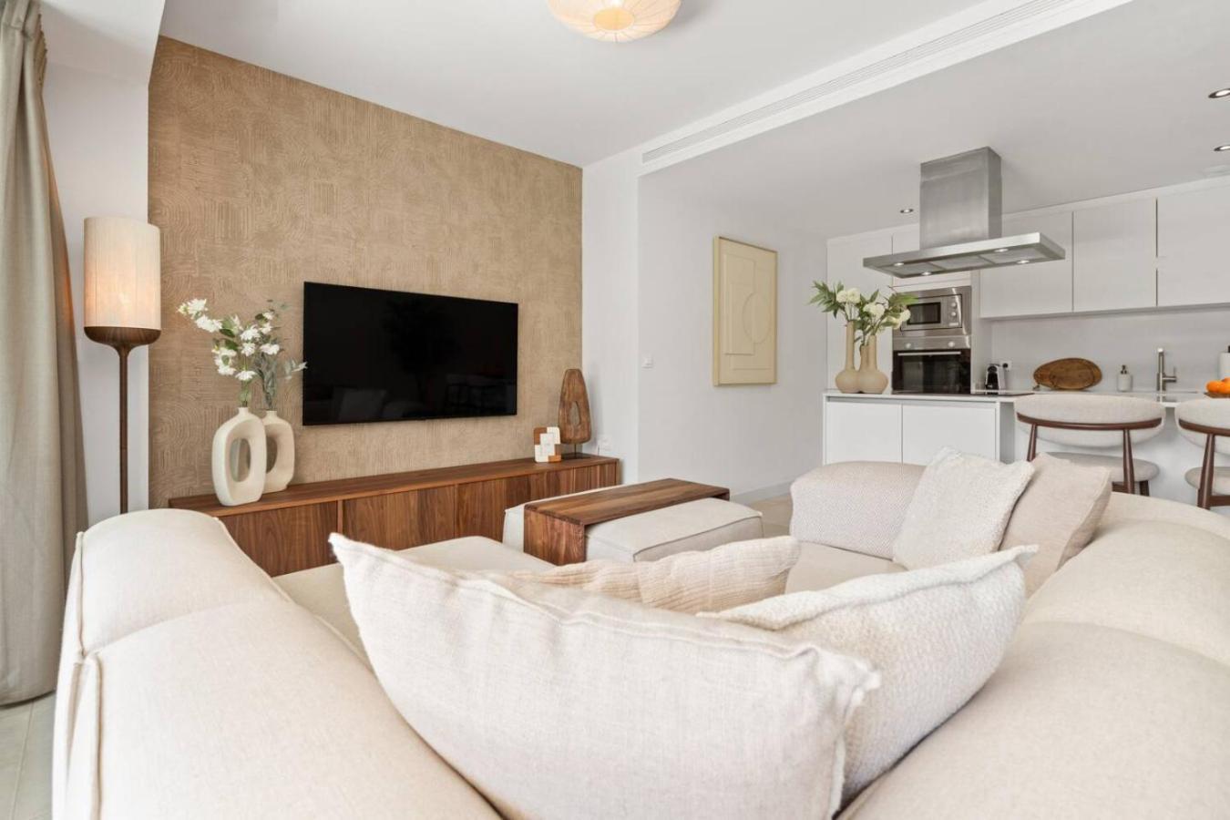 Oasis 325 Hideaway Luxe Garden Apartment Estepona